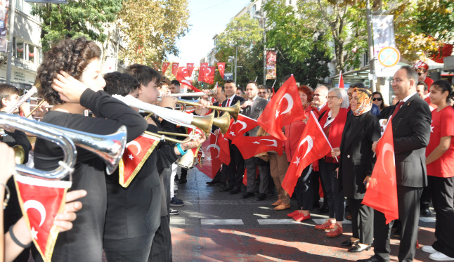 ŞİŞLİ KAYMAKAMLIĞI ÖNCÜLÜĞÜNDE 29 EKİM COŞKUSU BAŞLADI