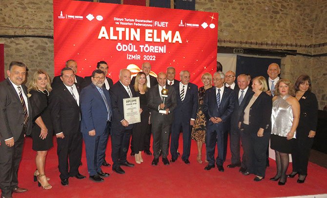 FİJET  ALTIN ELMA ÖDÜLÜNÜ İZMİR’E VERDİ